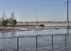 Дорогу в Новоусманском районе Воронежской области перекрыли из-за паводка