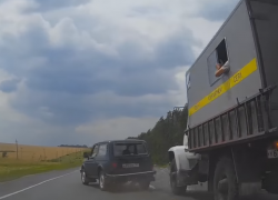 Опасное вождение на воронежской трассе попало на видео