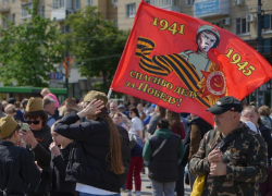 Мэрия перед празднованием Дня Победы заказала флагов на полтора миллиона 