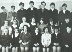 Найди Алексея Гордеева на школьной фотографии