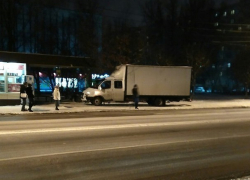 «Газель» протаранила остановку в Северном микрорайоне Воронежа