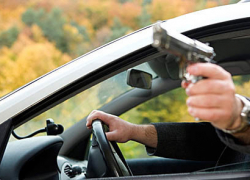 Массовая драка с применением пистолета и биты произошла у торгового центра в Воронеже