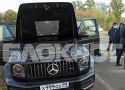 С мешками денег, автоматом и удостоверением следователя задержали мужчину на Mercedes в Воронежской области