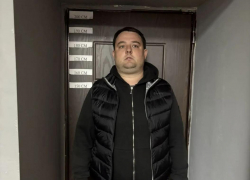 Воронежские полицейские показали фото мошенника, который развел женщину на 7 тысяч рублей 