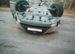 Видео с московским Lexus, перевернувшимся под Воронежем, опубликовали в сети