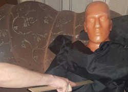 Воронежец нашёл тело отца спустя несколько дней после кровавого застолья