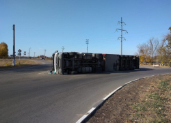 Грузовик со свиньями перевернулся  в Воронежской области 