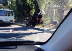 «Рено» перевернулось, столкнувшись с ПАЗиком в Воронеже 