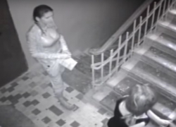 Серийные воровки попали на видео во время ограбления квартиры в Воронеже