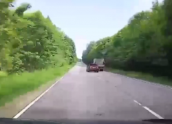 15 секунд странного вождения попали на видео в Воронежской области