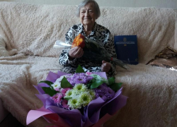 Жительница Воронежа отметила 102 день рождения и вспомнила, как в молодости пела частушки на перронах 