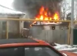 Опубликовано видео разрушительного пожара в частном доме в Воронеже