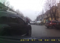 Как в кино: воронежский водитель ловко увернулся от столкновения