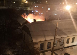 Смертельный пожар в частном доме сняли на видео в Воронеже