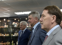 В Воронеж заглянули из АП: Гусев вынужден отвечать за "парашютный" закон Гордеева