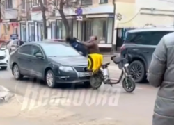 Бешеного курьера-драчуна задержали в Воронеже