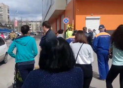 Эвакуацию покупателей из ТЦ сняли на видео в Воронеже