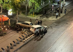 Бегство мужчины от задымленной машины после ДТП попало на видео в Воронеже
