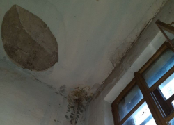 Вину за ужасное состояние дома на проспекте Труда коммунальщики переложили на воронежцев