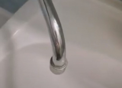 Поздравлением с праздником воронежцы посчитали отключение воды в своем доме