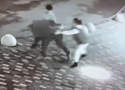 Извивания магазинного налетчика сняли в Воронеже 