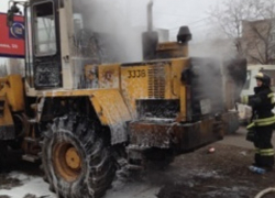 В Воронеже на Левом берегу загорелся трактор (ФОТО)