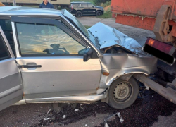 Опубликовано фото жесткой аварии ВАЗа и самосвала в Воронежской области