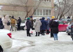 «Прямо под окнами»: воронежцы вышли на митинг против будущей высотки в их дворе