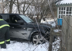 Мажорный Range Rover снес отечественный ВАЗ при обгоне под Воронежем