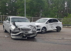 Полицейские показали последствия столкновения Chevrolet и «Волги» в Воронеже 