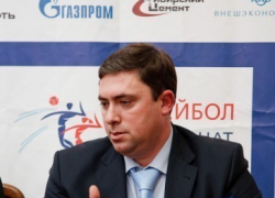 Максим Увайдов сделал подачу