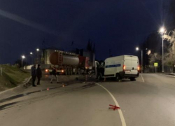 Опубликованы фото с места столкновения молоковоза и фургона в Воронежской области