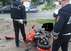 Опубликованы снимки с места смертельного ДТП с байкером в Воронеже