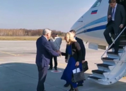 Дамским угодником оказался Александр Гусев при встрече вице-премьера 