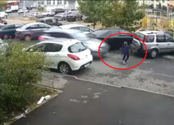 На видео попало, как машина жестко снесла ребенка в Воронеже