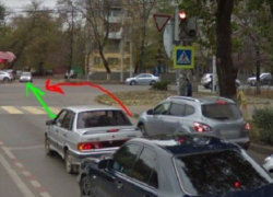 Воронежские автомобилисты высмеяли путающую право и лево девушку, попросившую их совета