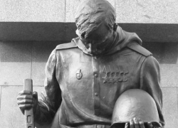 Чиновники не могут. Жители хотят. Как в Воронежской области спорят о памятнике в честь погибших летчиков