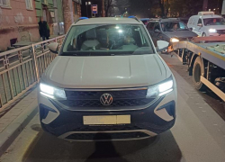 Женщина семь часов просидела в кроссовере, «прячась» от наказания в Воронеже 