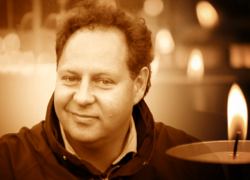 С минуты молчания начнутся футбольные матчи в память о бывшем игроке и тренере воронежского «Факела»