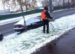 В Воронеже высмеяли "робота-газонокосильщика" в снегу