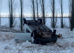 Lada вылетела в кювет и перевернулась в Воронежской области – погибла женщина