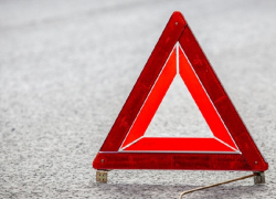 Москвич на Volvo насмерть задавил дорожного рабочего в Воронежской области