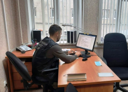 Допрос организатора мошеннической группы юристов показали следователи в Воронеже 