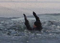 Под лед на Воронежском водохранилище провалился мужчина