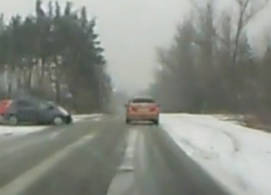 На видео попало, как автомобиль сбивает девочку под Воронежем