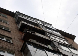 В Воронеже 50-летняя женщина выпала с 7 этажа многоэтажки