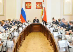 Алексей Гордеев предупредил подчиненных о кадровых перестановках в правительстве области