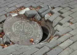 5-классница угодила в канализационный люк недалеко от воронежской школы 