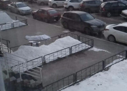  Тело девушки нашли под окнами многоэтажки в Воронеже