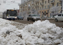 В мэрии Воронежа рассказали, сколько техники боролось с первым снегопадом